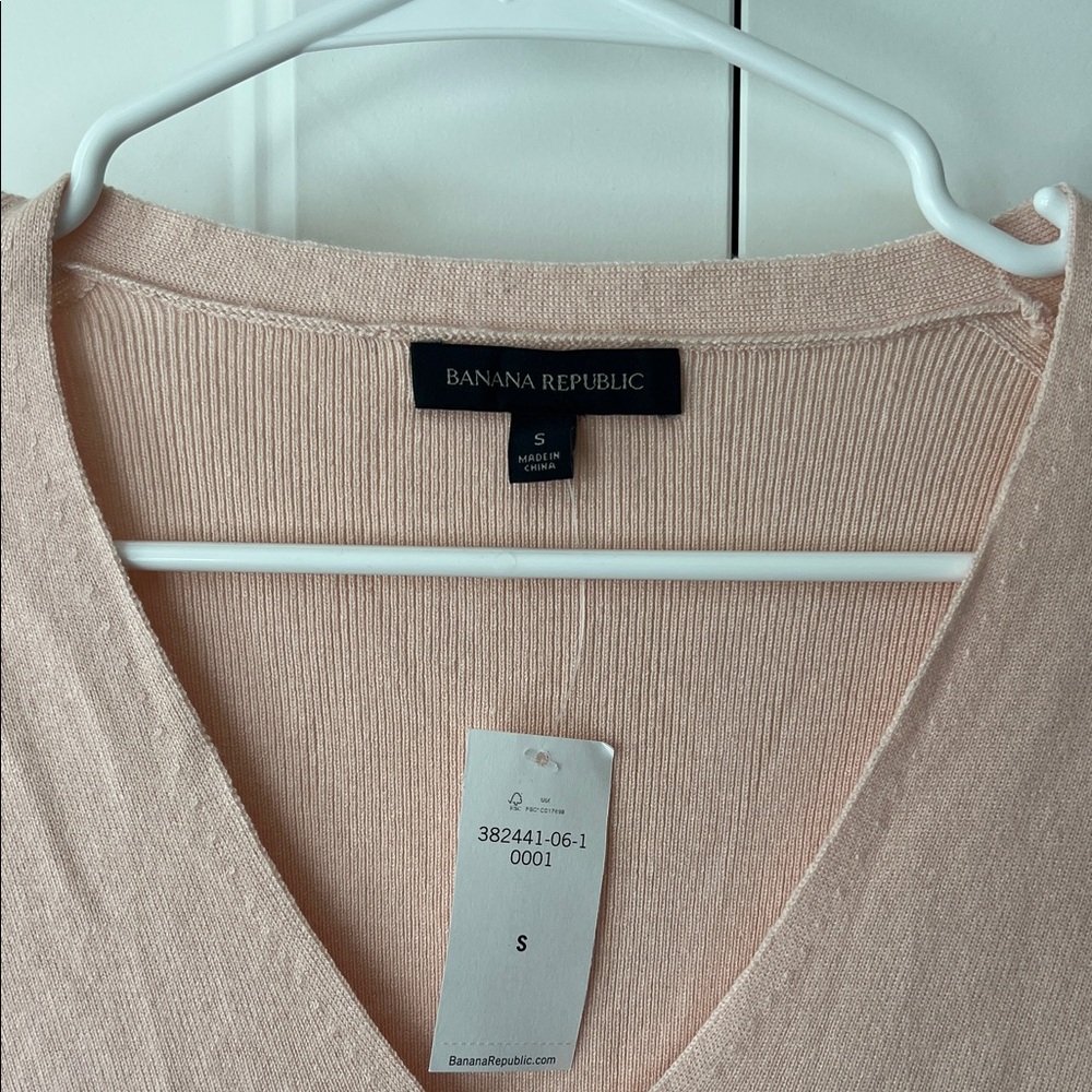 NWT Banana Republic Blush Long Sleeve V-Neck Top - Picture 3 of 5
